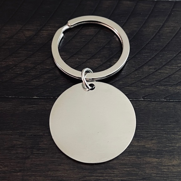 “Making Memories One Campsite at a Time” Round Keychain - Picture 2 of 6